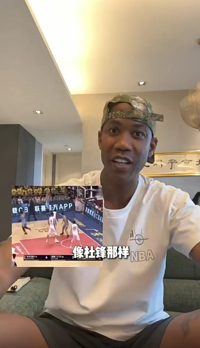 马布里直接点名杜锋打球“脏”，并回应说自己打球脏的人
马布里在视频中首先回应了说