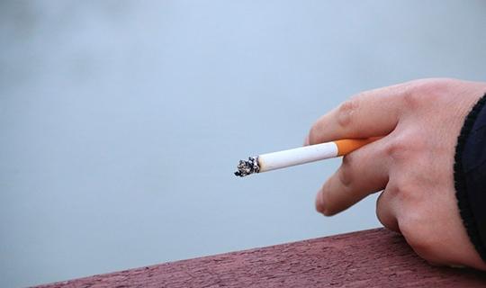 刷手机 抽烟 喝酒戒不掉？原来戒瘾这么简单！不用硬扛，3 个替代法让大脑主动放弃