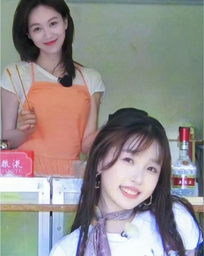 虞书欣与姜妍合照，方知何为降维打击。 