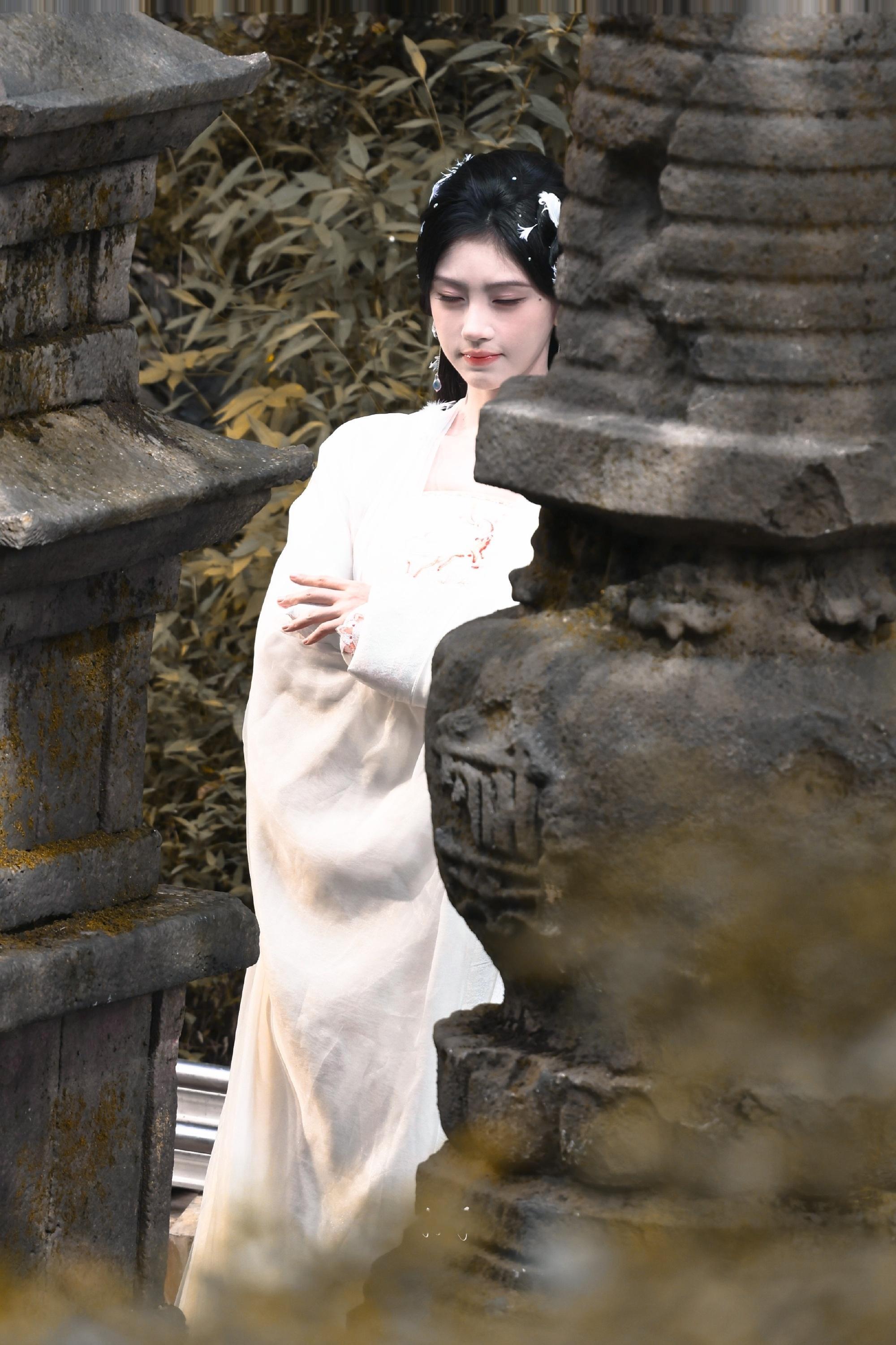 鞠婧祎 jjy鞠婧祎姜黎非﻿ jjy鞠婧祎千香 你太安靜了，坐在那像一封沒有地址