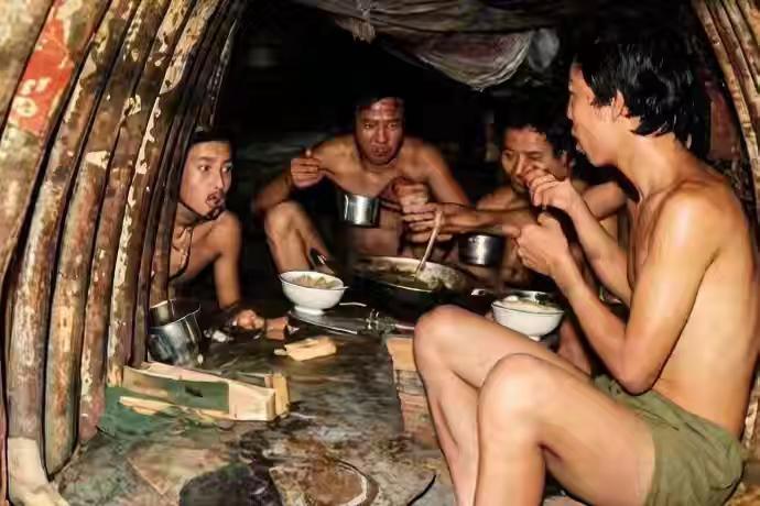 88年5月或6月在老山前线那拉口C38号阵地1号哨位的老照片，这是13军37师1