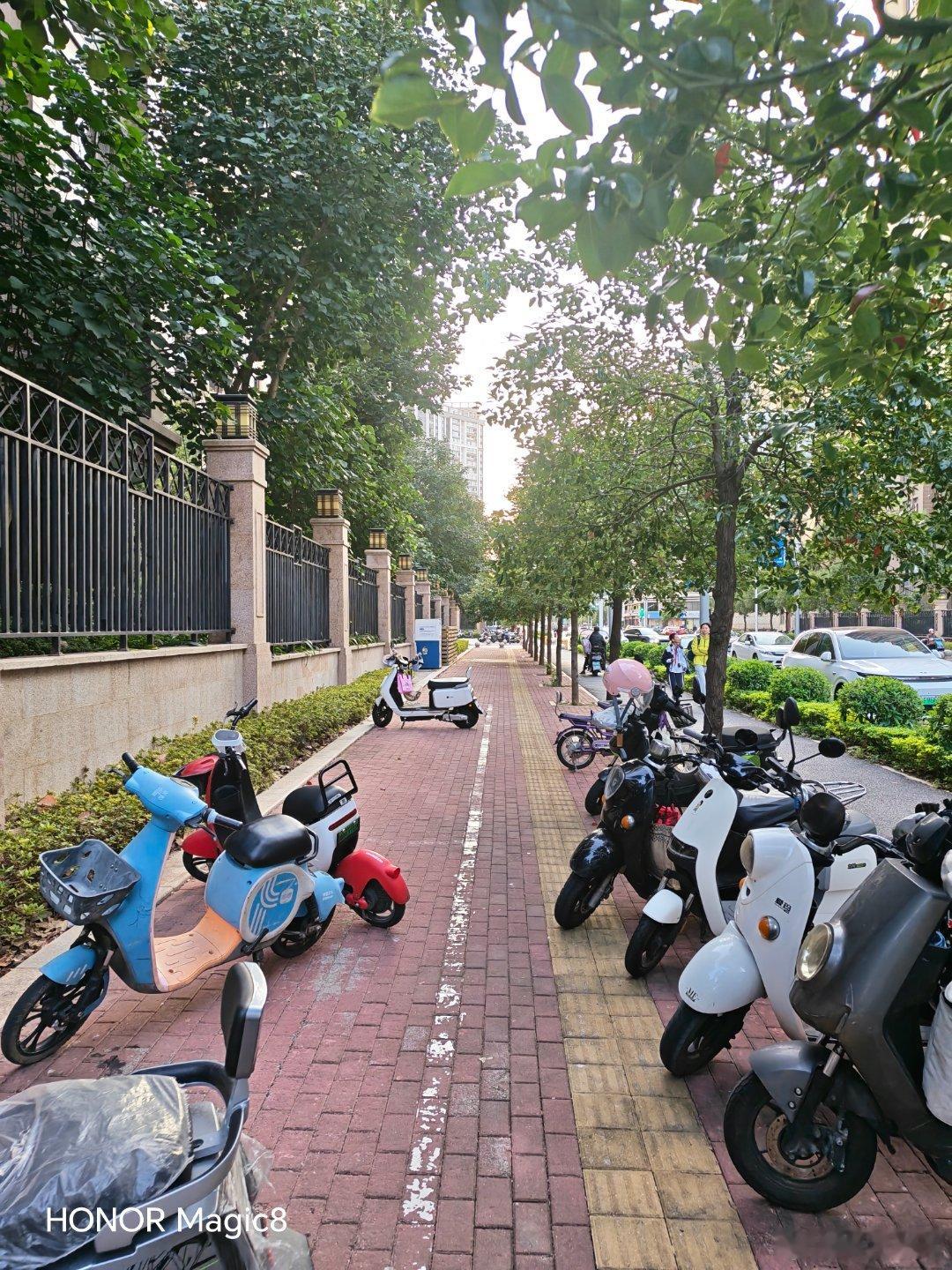 “标准版中的影像旗舰”真的来了！荣耀Magic 8这次彻底不讲规矩。最近上手了荣