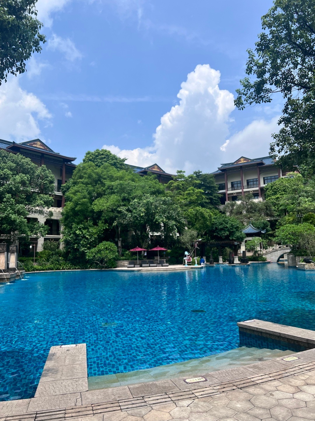 吃了早饭来散步 吃饱了撑的 ​​​