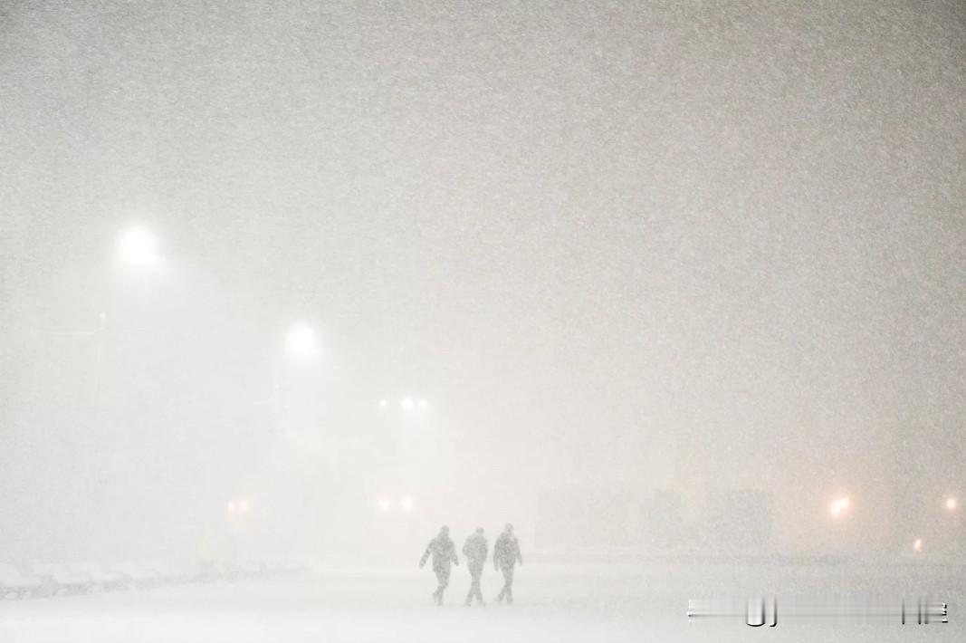 纽约巿市长马姆达2月2日通报，本轮极端冷空气导致13人被活活冻死。
美国是世界最