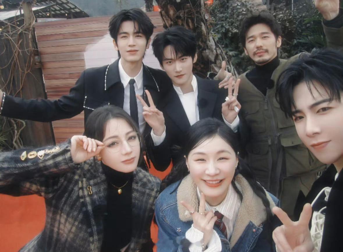 最好的赫丽摸金宇🥹赫丽摸金宇给周柯宇新剧包场开推团包场周柯宇狙击蝴蝶