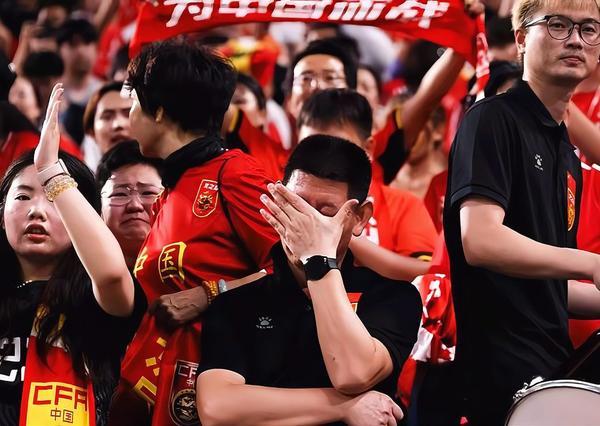 央视果断拒签天价转播费，世界杯定价不该由国际足联说了算
 
面对国际足联开出的2
