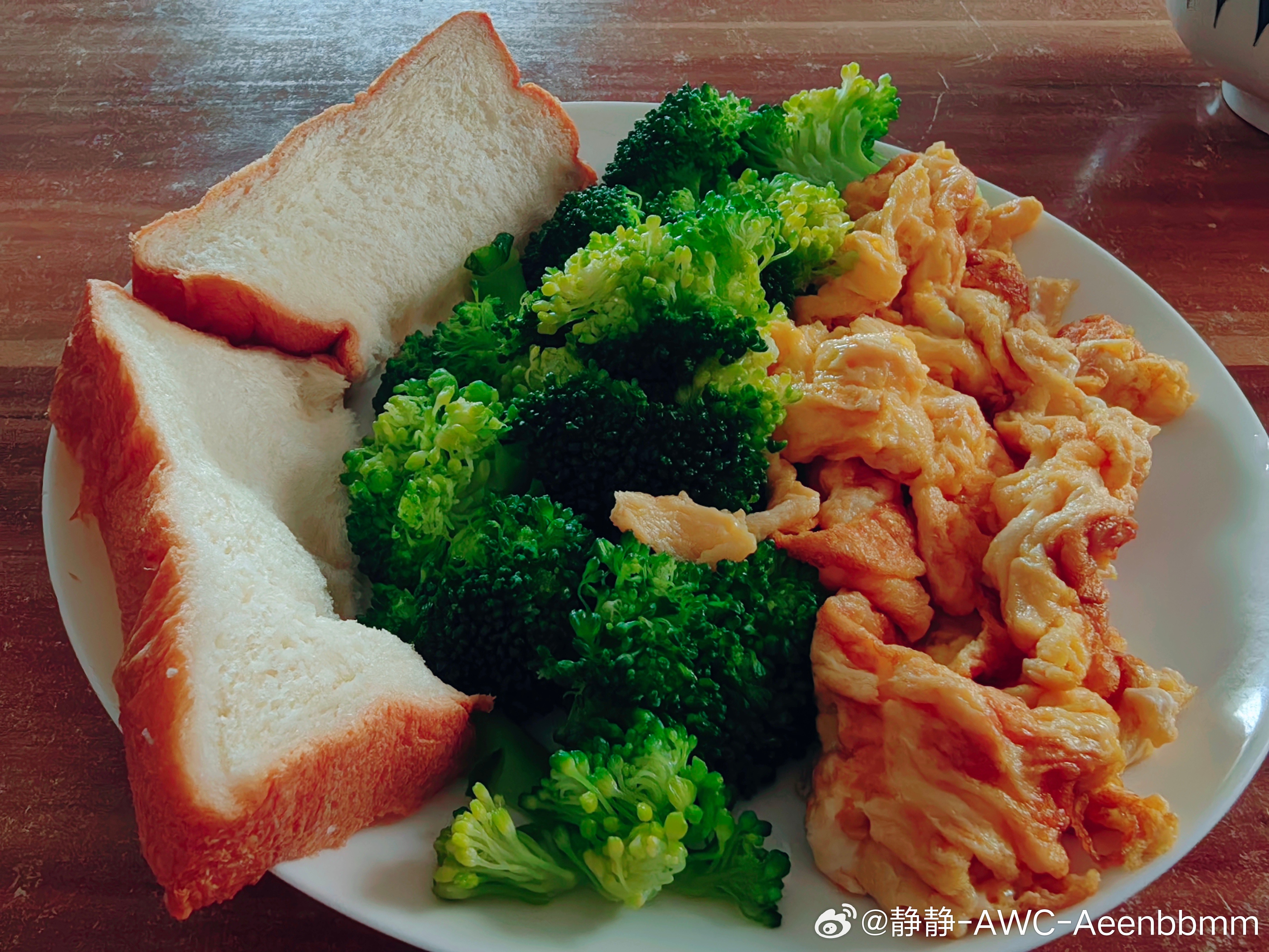 人到中年早餐吃好午餐吃饱晚餐吃少健身餐