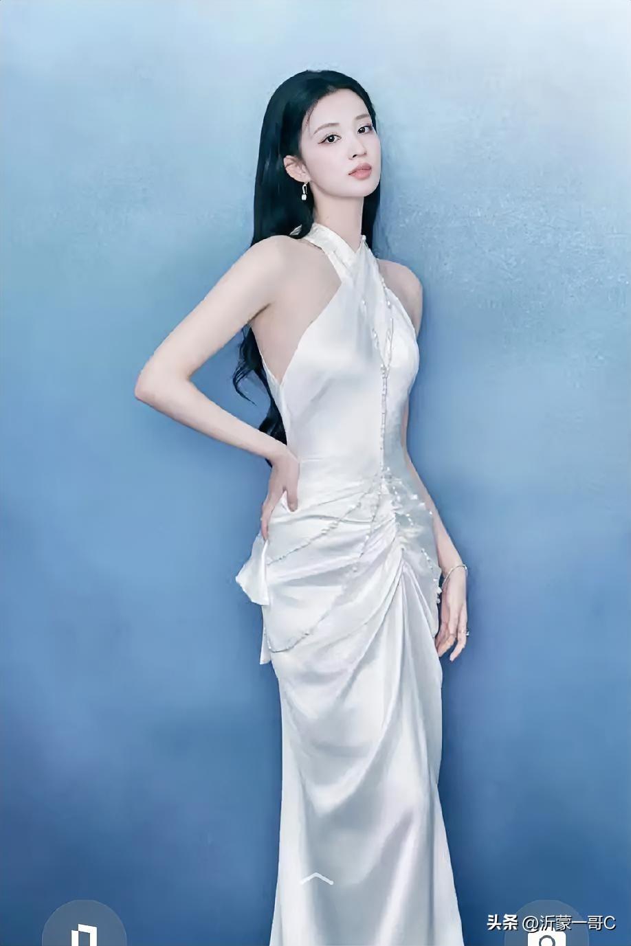 今天出发岱崮，去看岱崮地貌，看看崮上草原，这是好地方，也是沂蒙山区一道靓丽的风景