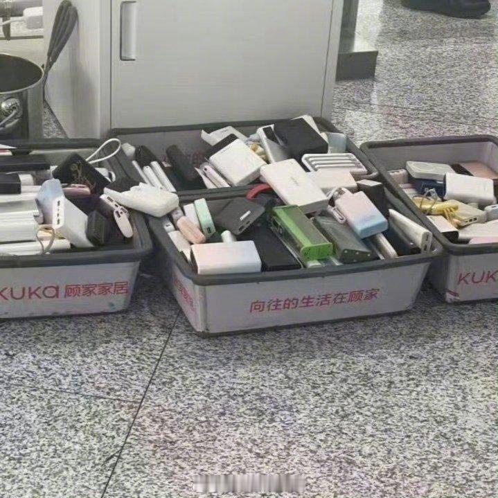 充电宝塌房不能让让消费者抗下所有，但追究责任的时候也不能只追究企业责任，这些不合