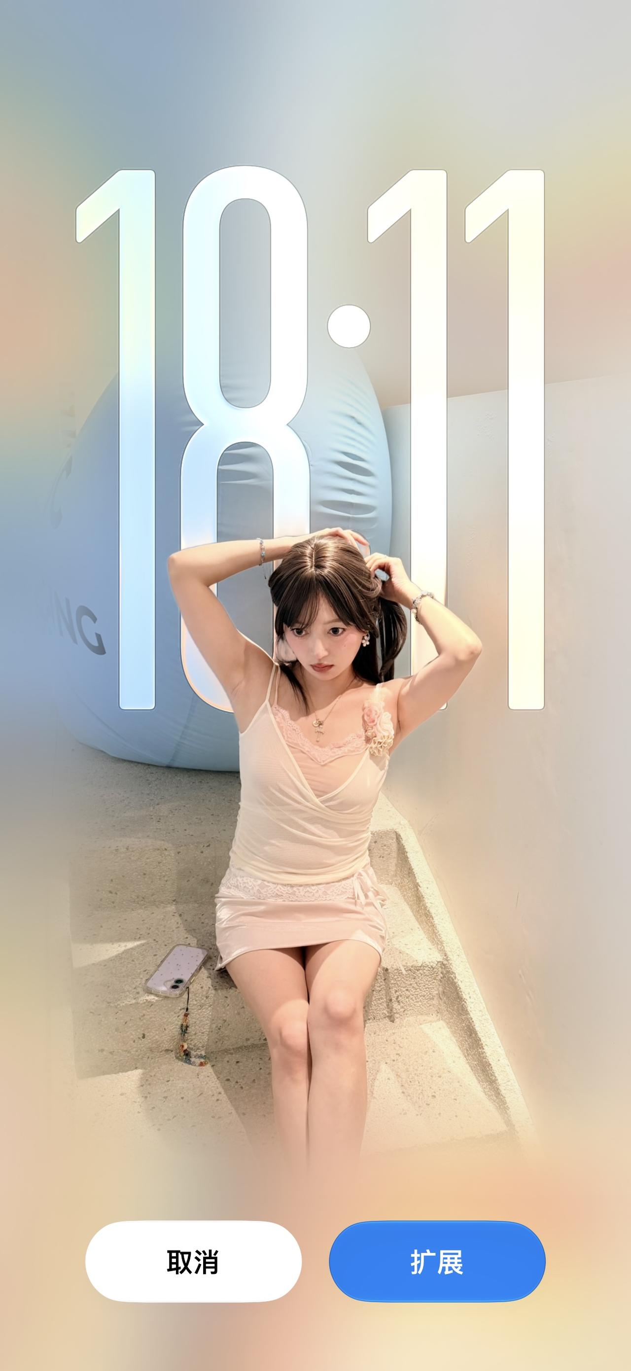 这太有意思了，iOS27可以AI扩图，不过仅限于壁纸设置。
试了下确实是联网AI