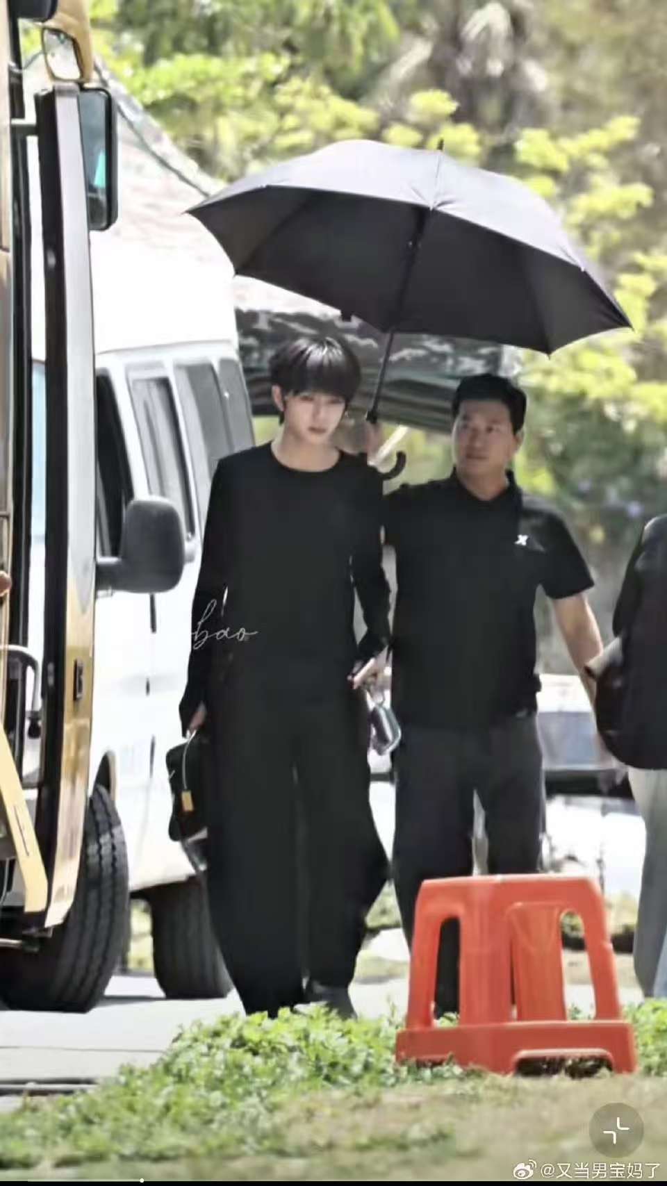 地标最强十六岁我说时代峰峻你别把王橹杰的时装周邀请函落下了王橹杰穿搭基础建模不基