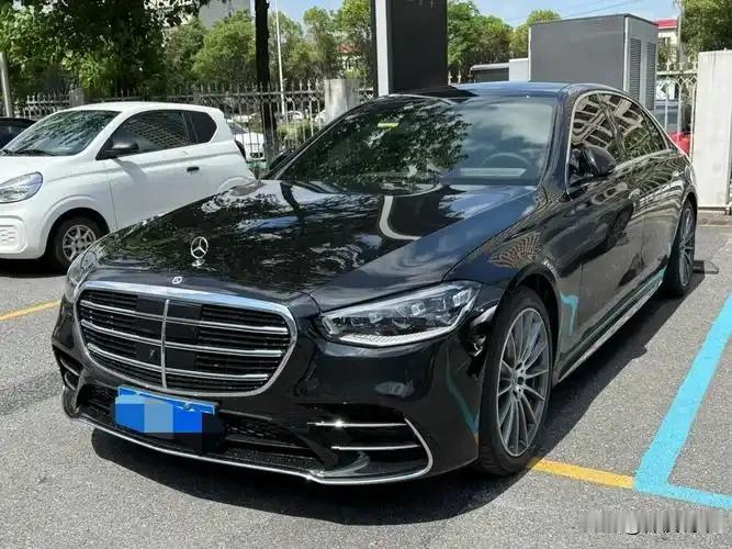 谁不想开豪车呢，像大奔这类豪车，开出去多有排面。
但对于咱们普通人而言，想想就罢