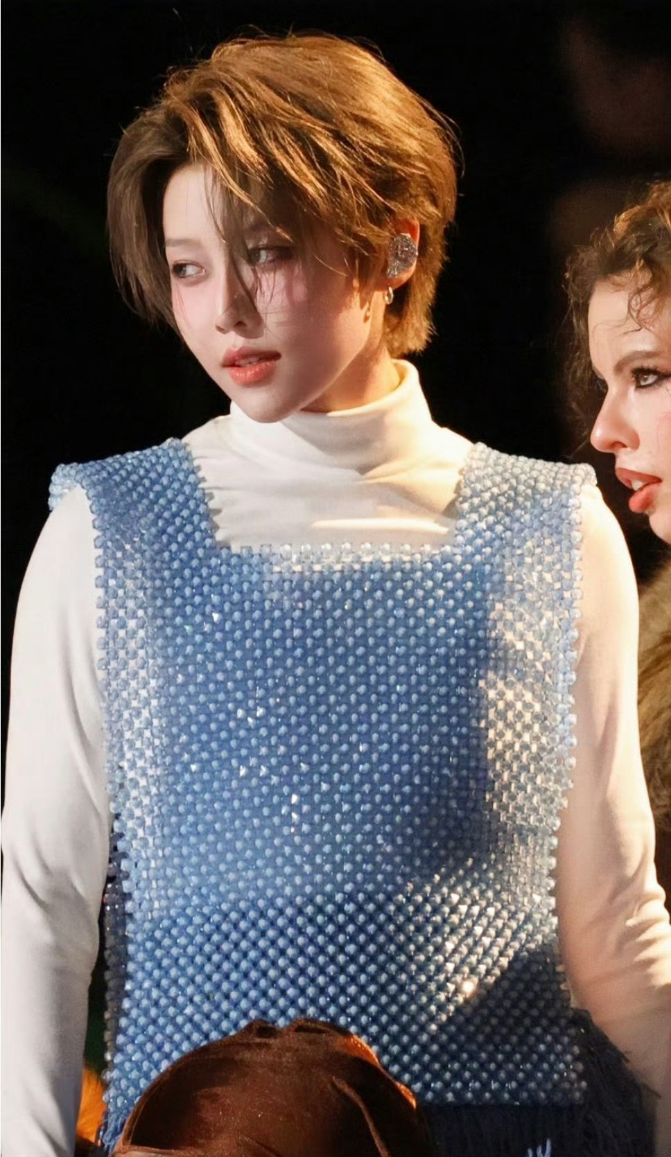 我去 刘雨昕这反差萌绝了前一天舞台上火辣奔放❤️🔥 第二天就会变成又乖又嫩的小