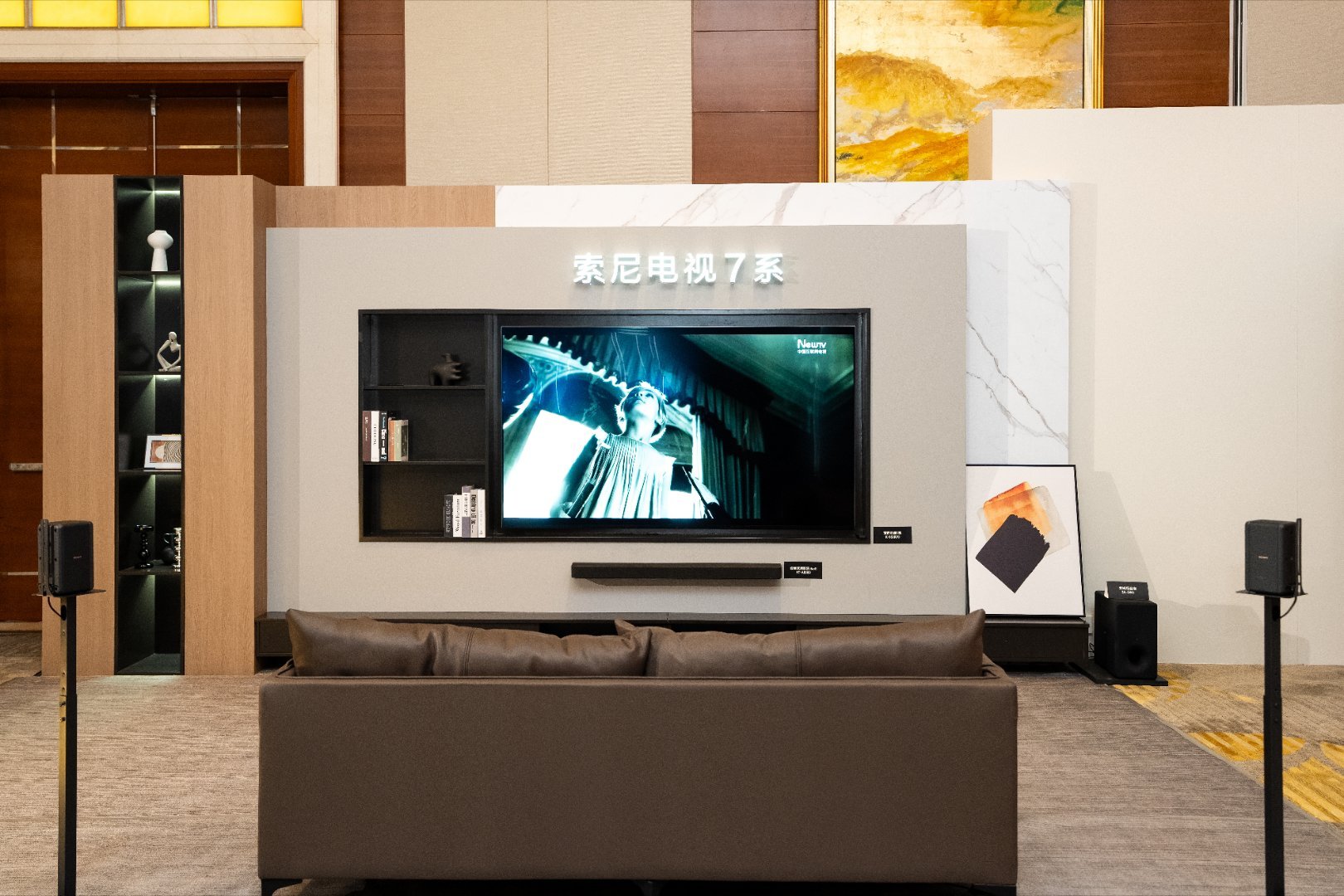 昨天在上海BRAVIA电视&家庭影院新品体验会上，索尼新推出的回音壁确实很有吸引