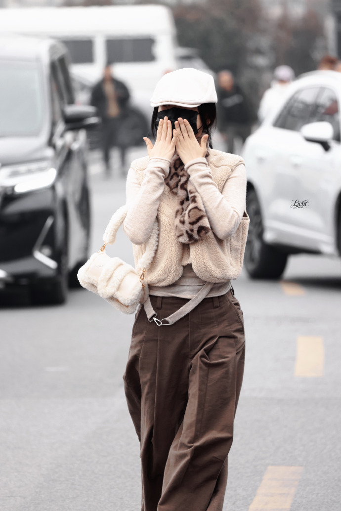 虞书欣豹纹小猫咪虞书欣撞色穿搭造型 虞书欣豹纹小猫咪，虞书欣撞色穿搭造型，满分可