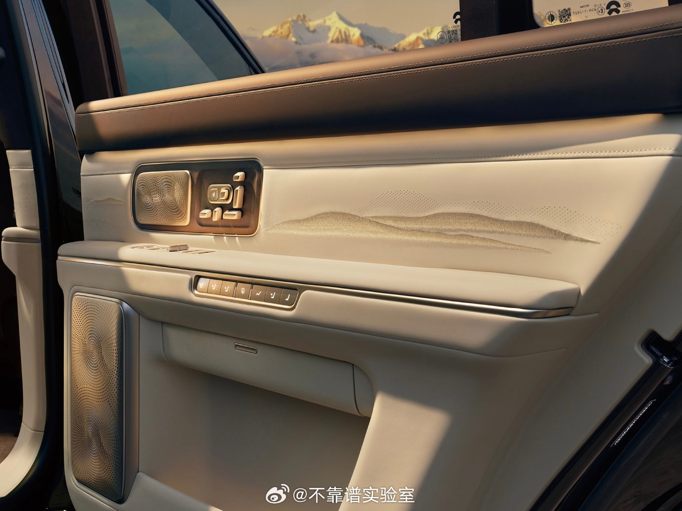 中国车的高端局从原创开始这个话题是蔚来开的，大家可以看一下图里ES9这个质感和氛