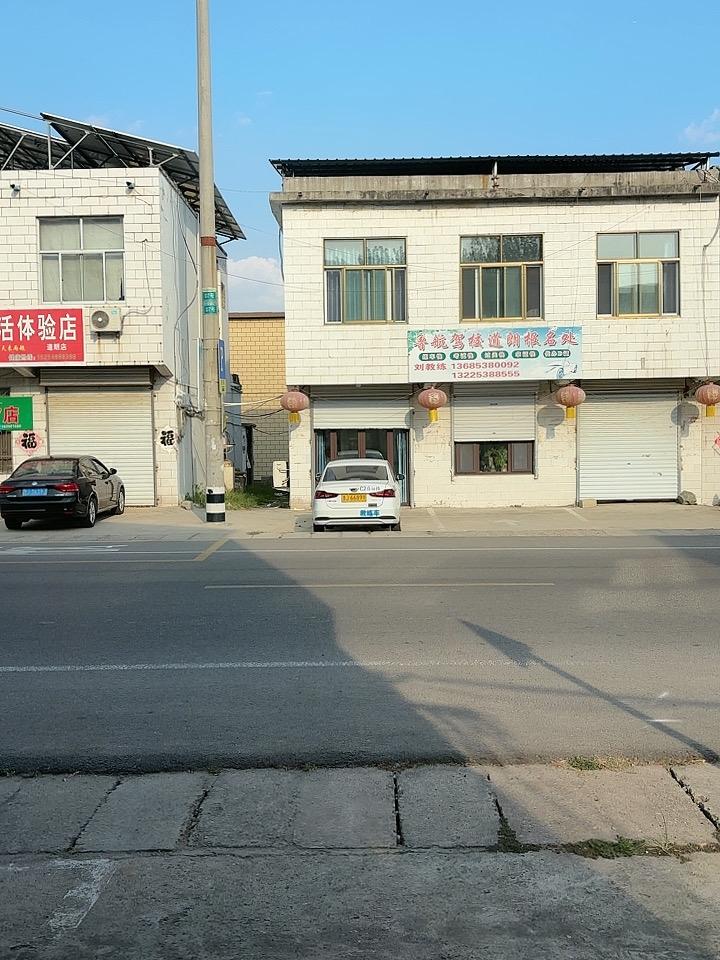 今天是农历八月初二，星期六，天气很好，就是街上没有人呢，人都去哪了？