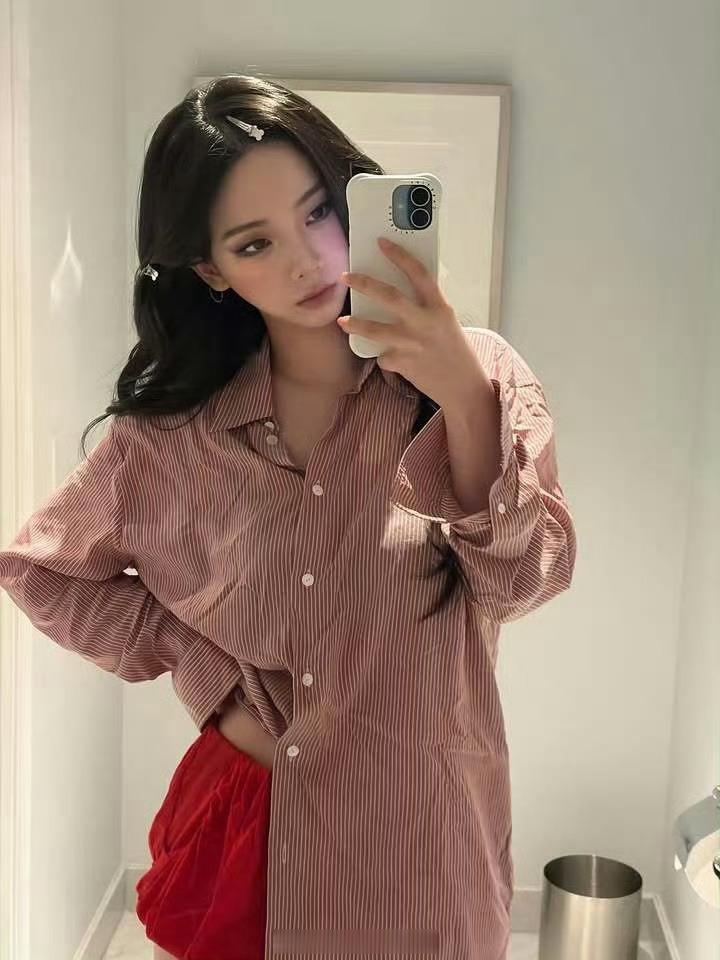 难得刷到一个好看的小姐姐用的是标准版iPhone！ 