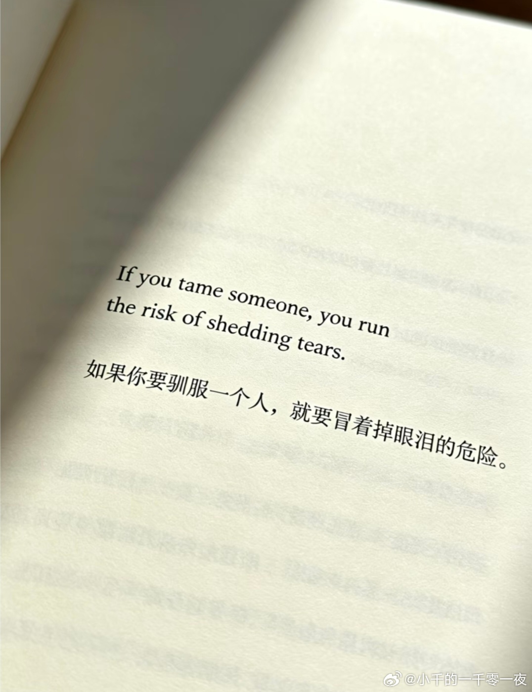 人在难过的时候，就会爱上日落 