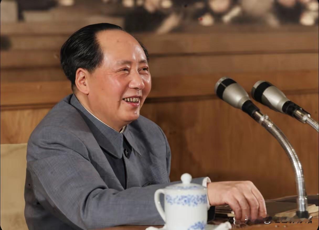 会议中的毛主席