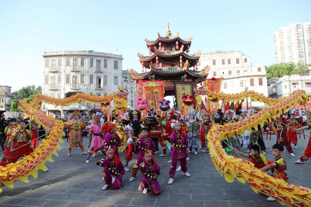 今年春节假期，汕头旅游市场持续火爆。为缓解春节旅游住宿难题，汕头统筹协调部分机关