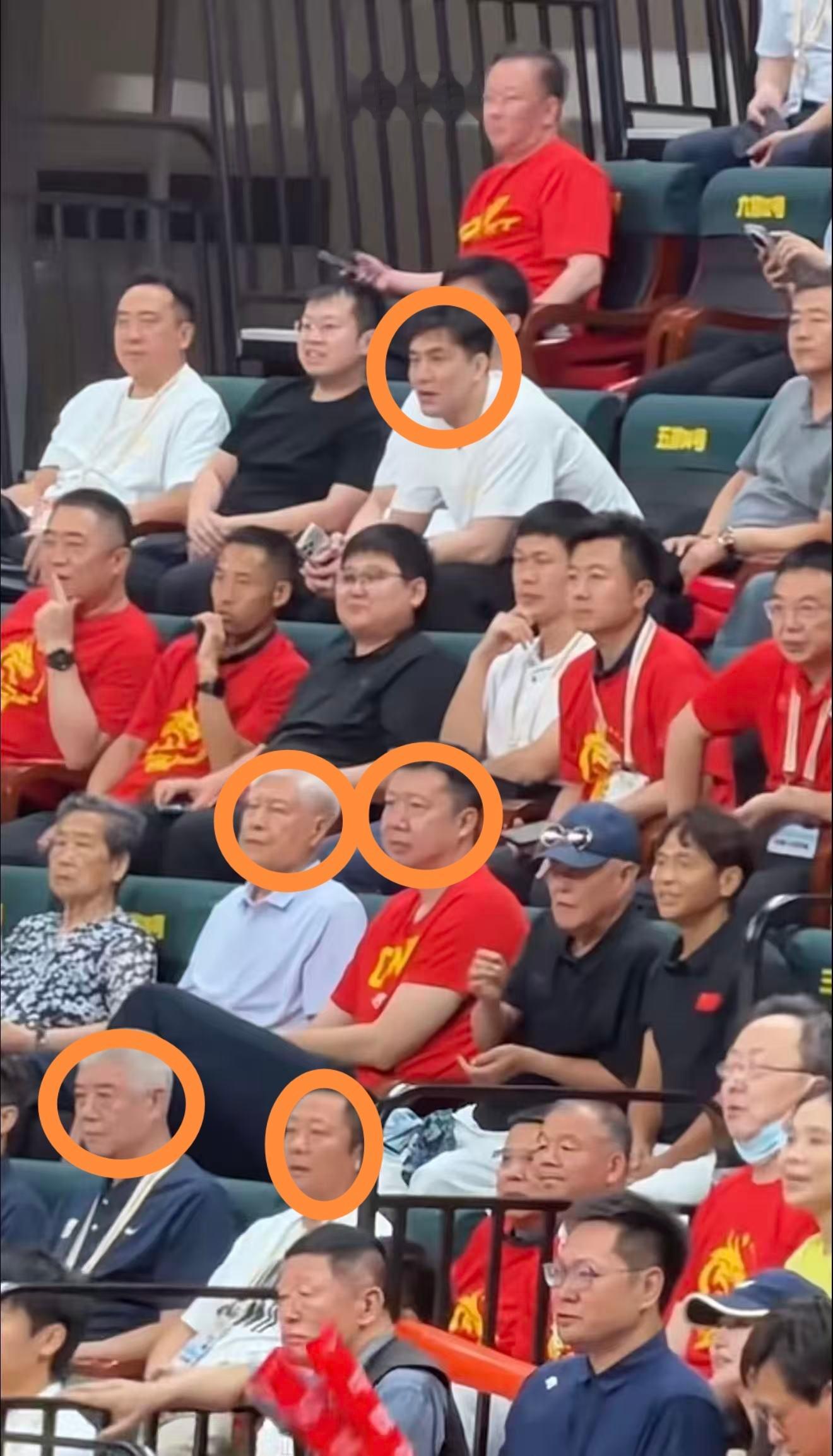 一将无能，累死三军。除了输球，昨晚的另外一个遗憾是赛场没有出现下课声。换到其他城
