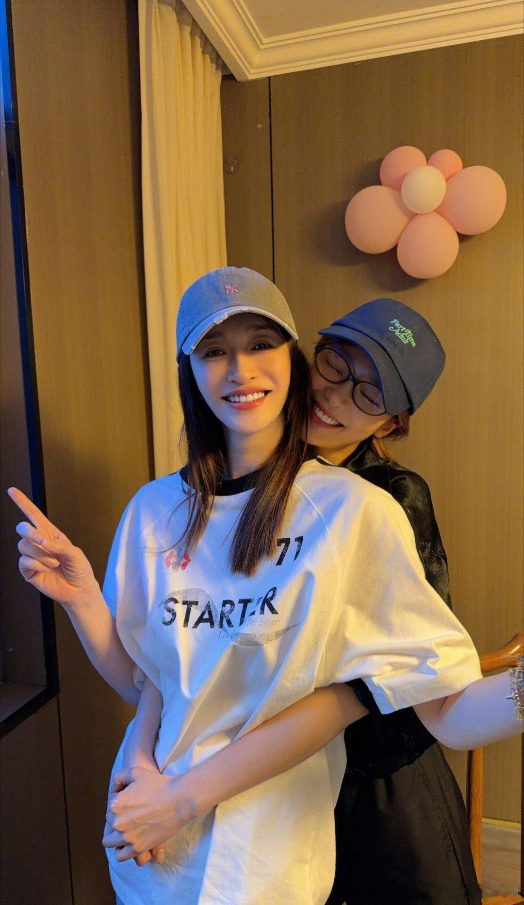 乘风破浪的姐姐李小冉再发文表示：唱了一下午 吃吃喝喝回回血乘风破浪的姐姐‖李小冉