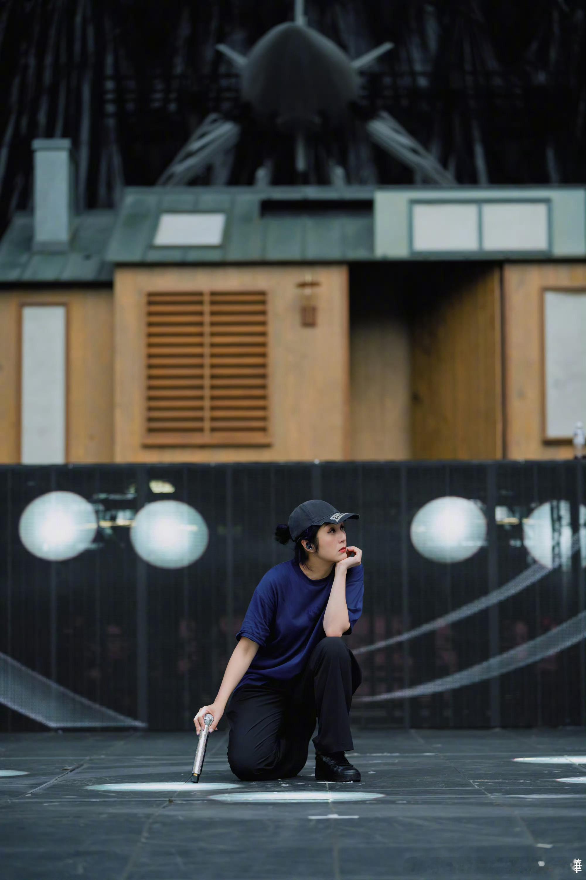 杨千嬅谢谢大家喜欢香港电影杨千嬅感谢大家通过香港电影认识她 期待10月31日汕头