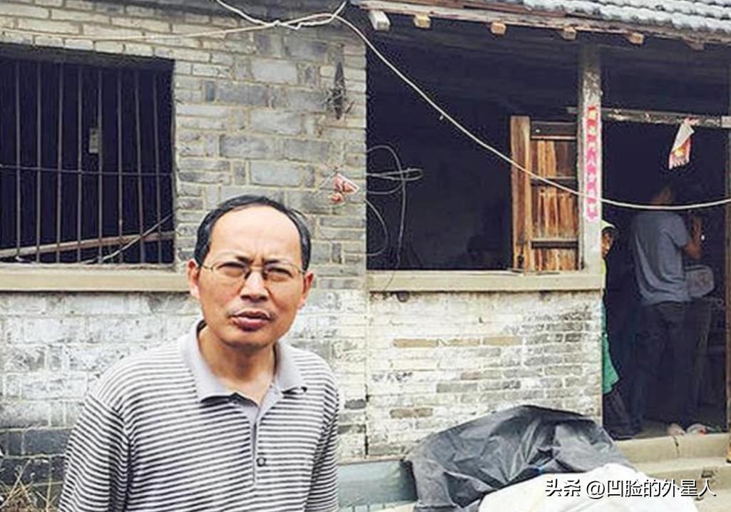 1980年，16岁的刘汉清被哈工大录取，全镇人敲锣打鼓欢送，如今62岁靠400元