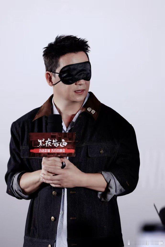 潘粤明正是带保温杯的年纪这种细碎的小习惯太戳人了，保温杯里泡枸杞，可不就是当代打