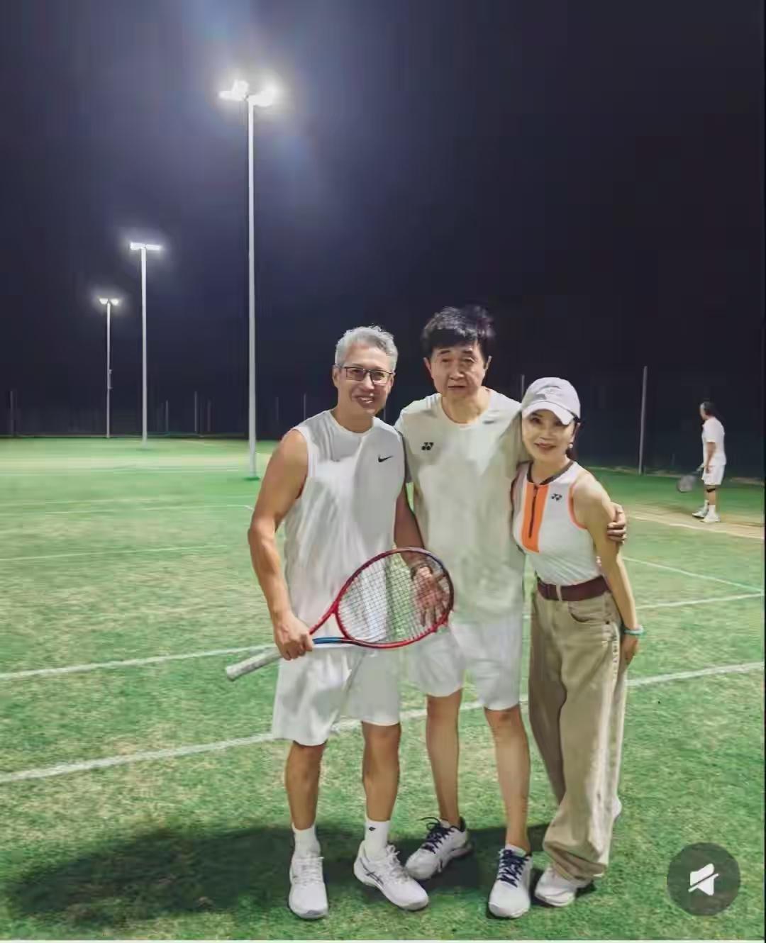 付笛生都这么老了，任静还那么年轻。应该是男的不注意面部保养或没有去打磨打磨。女人