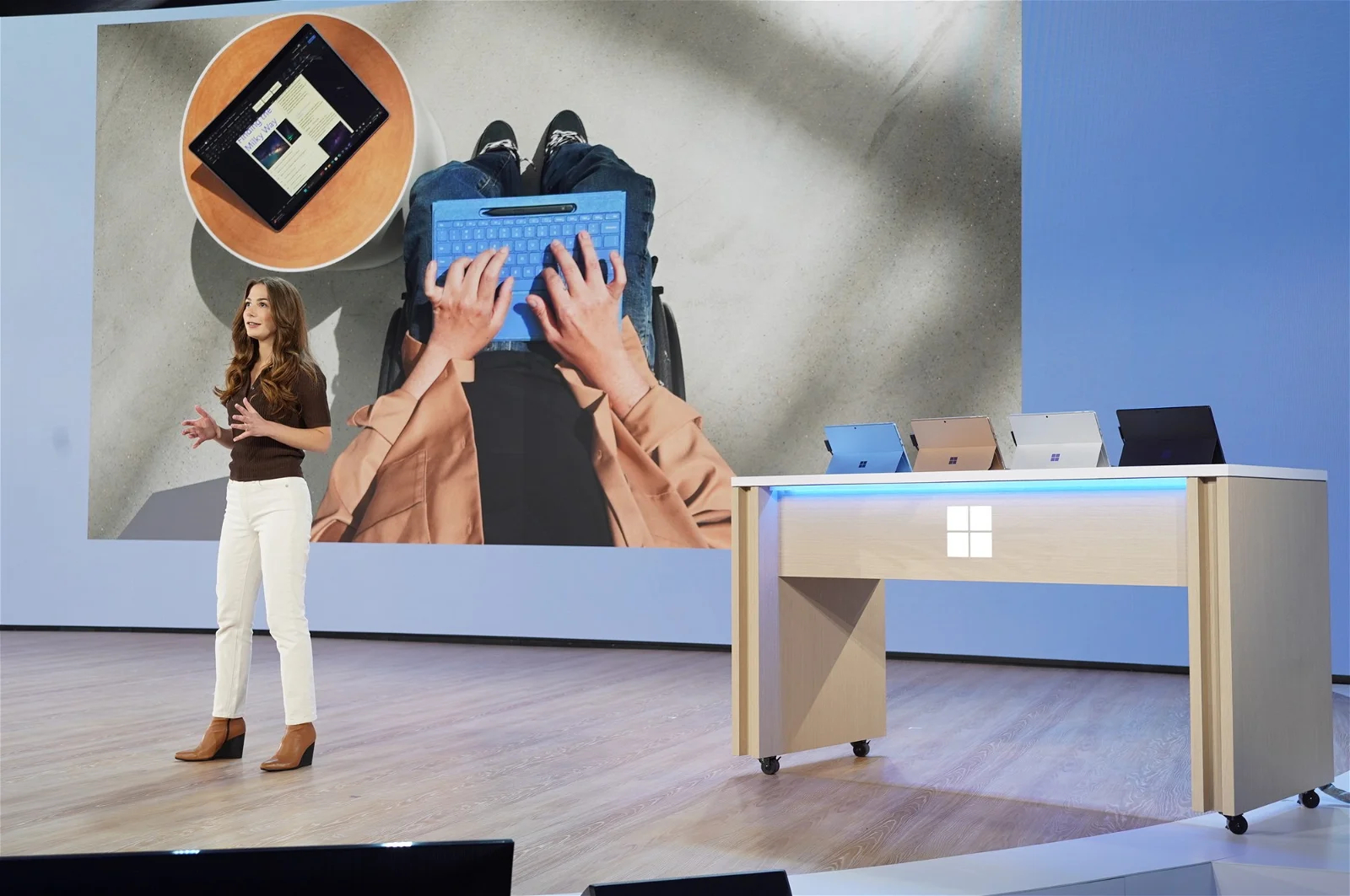 微软推出 Surface Pro Flex 键盘，可与设备分离使用。（via T