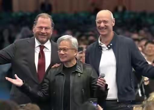 黄仁勋在开会时，
公开谈论身高，
他说人类进化证明，
长的高大其实没有必要……