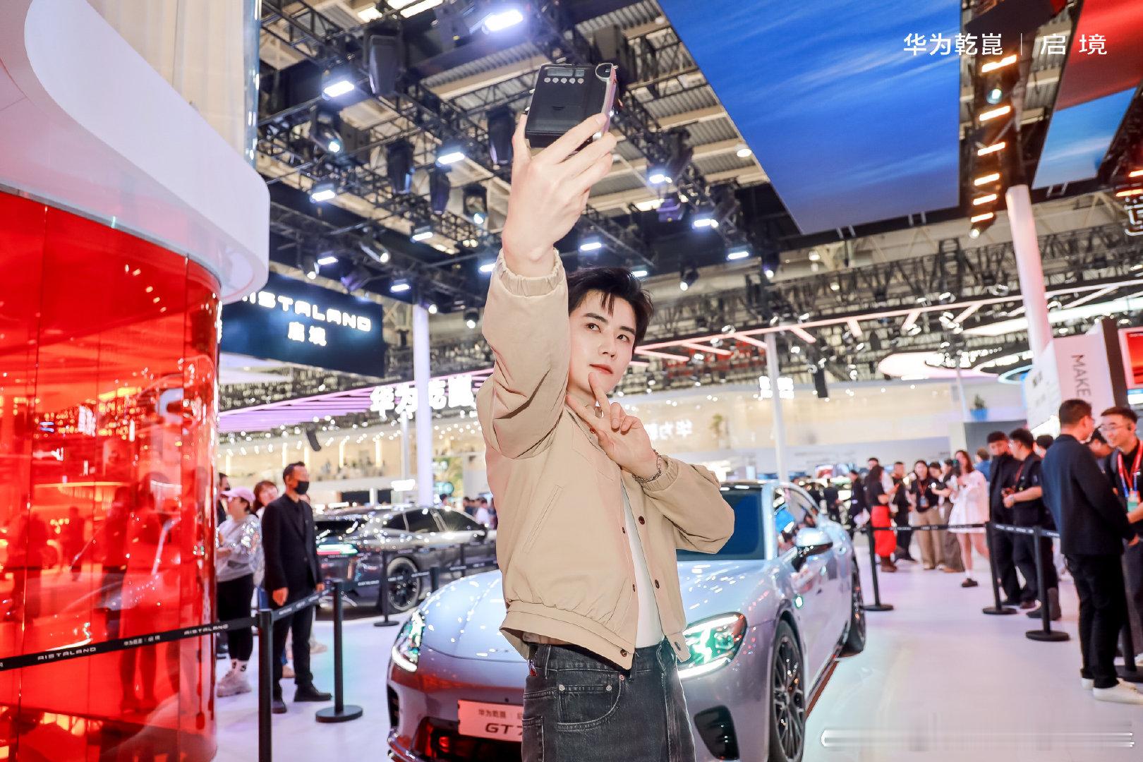 今天赴一场和启境GT7的约～当第一眼见到尼斯蓝，就懂了什么是 “自由的底色”很开