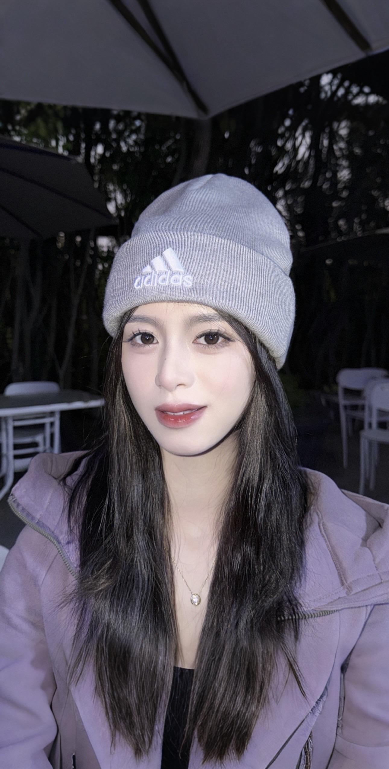 好好看看我的脸 像是会向命运低头的女人吗。