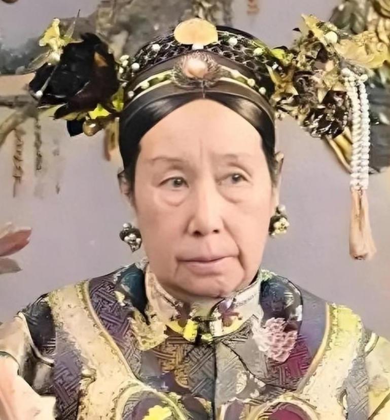 1983年，慈禧的棺椁再次被打开，而眼前的一幕让专家惊叹不已，堂堂大清太后上半身