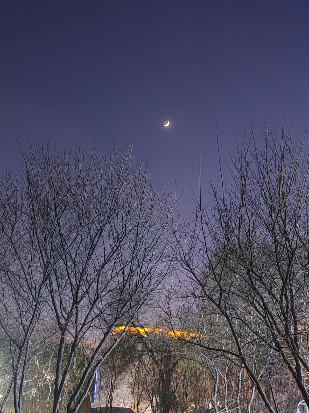 上医院看病人确实是给点钱实在，必竞看病花钱多，医院里的饭也贵。送过去的东西不一定