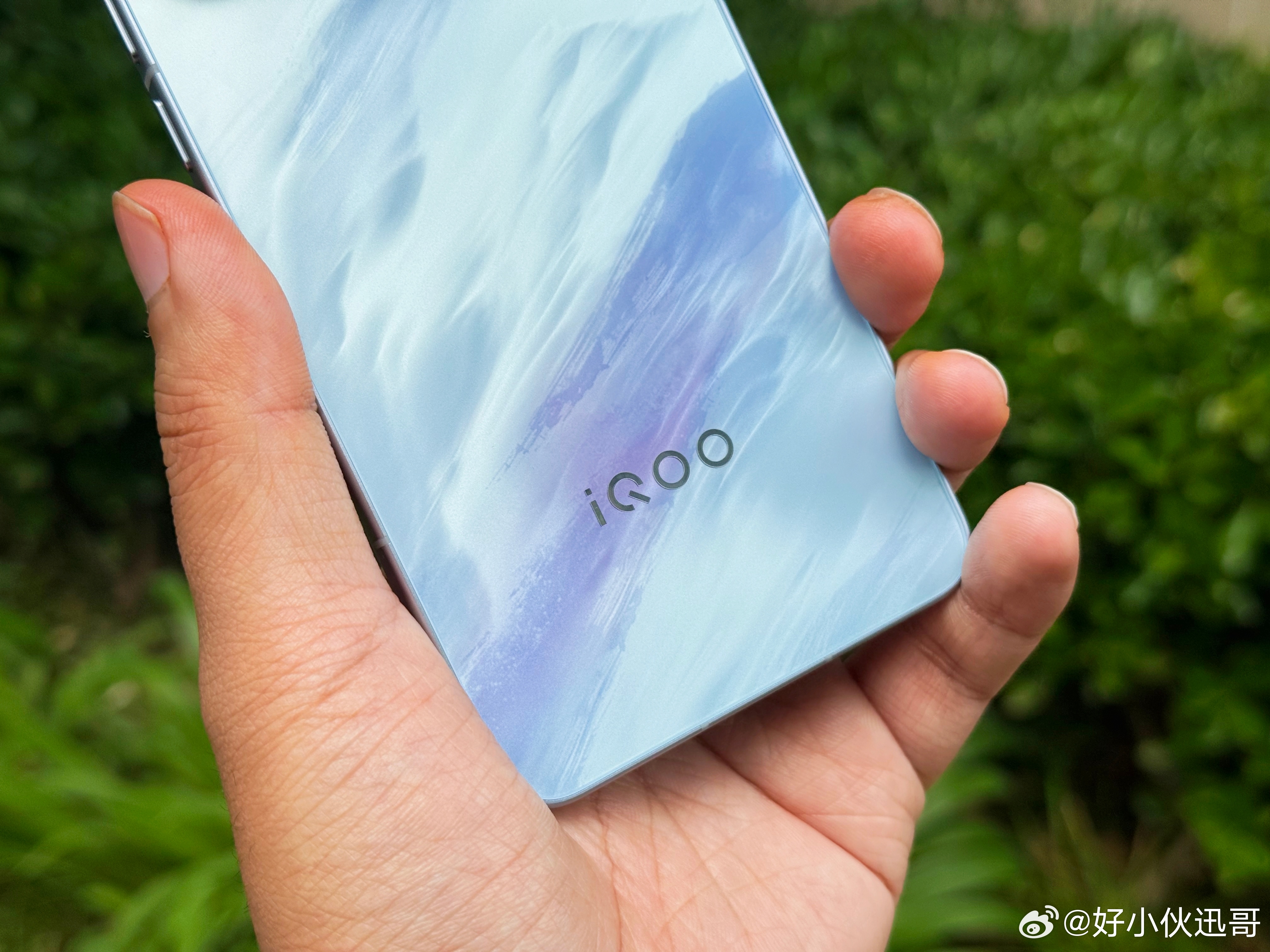 iQOO 15T厚度8.25-8.4mm，15 Ultra是8.7mm，差了0.