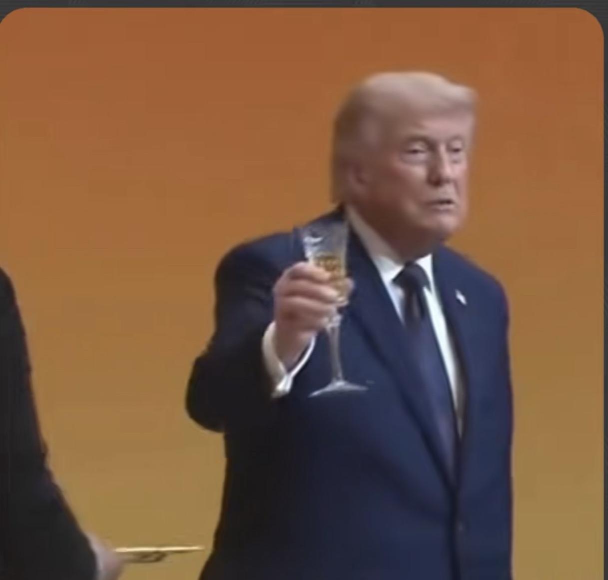 烟台张裕还是被认可的酒，张裕的未来还是光明的，最近一段时间张裕公司高管也是做出一