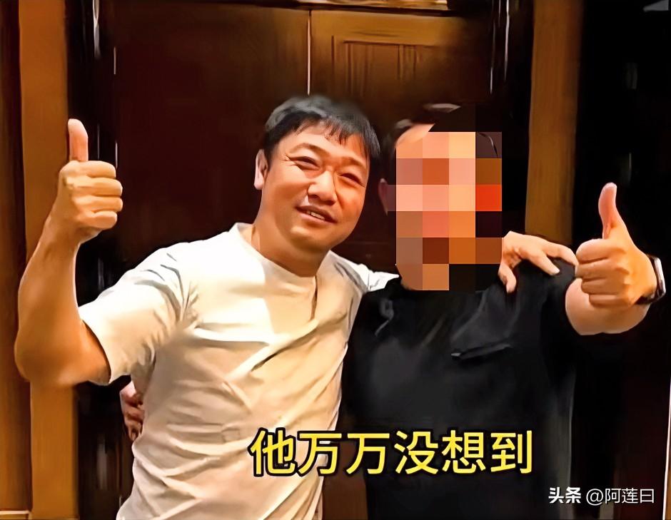 慎之又慎，还是“塌房”了！真是被好友害惨了！据说，贾冰当时是和老友私下聚餐，酒后