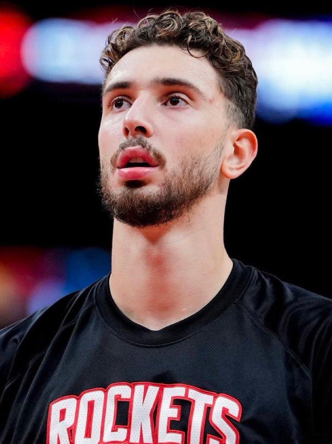 申京对爵士：27分 5助4板1断15中10 投篮命中率67%9罚7中 71.2%