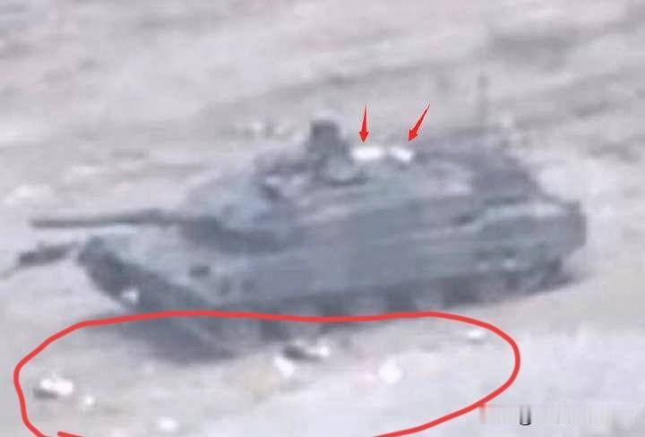 惨，惨，惨，大写的惨！[黑线][黑线][黑线]
小日子陆自发生爆炸的10式坦克，