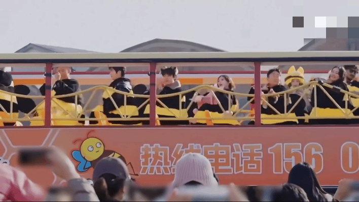 周五晚高疯团舞上头随橙想呢 刷到周五晚高疯团舞俺本来emo的心情直接阴转晴跟着扭