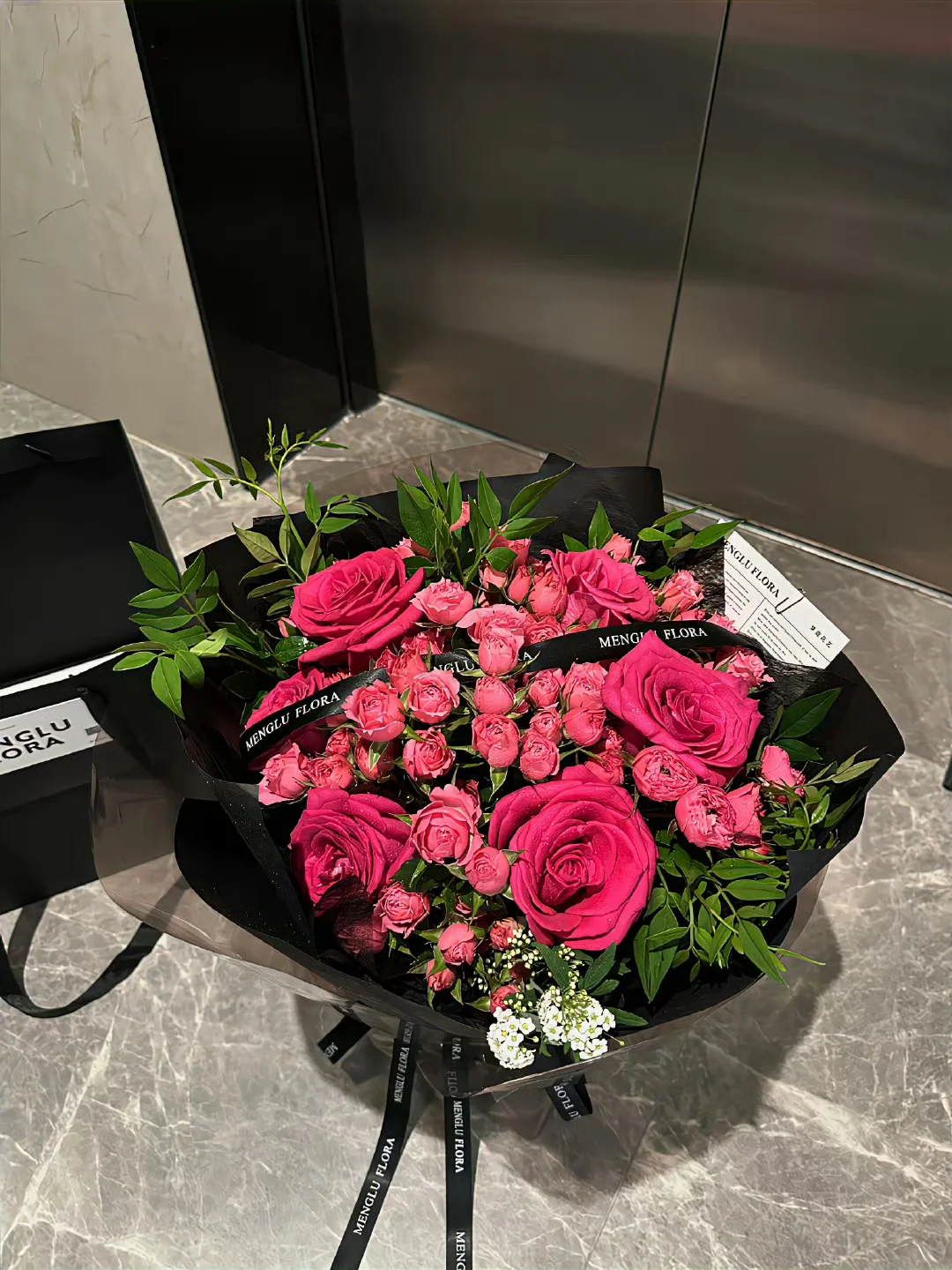 请牢记 美女不该有太多情绪 要以开心为主