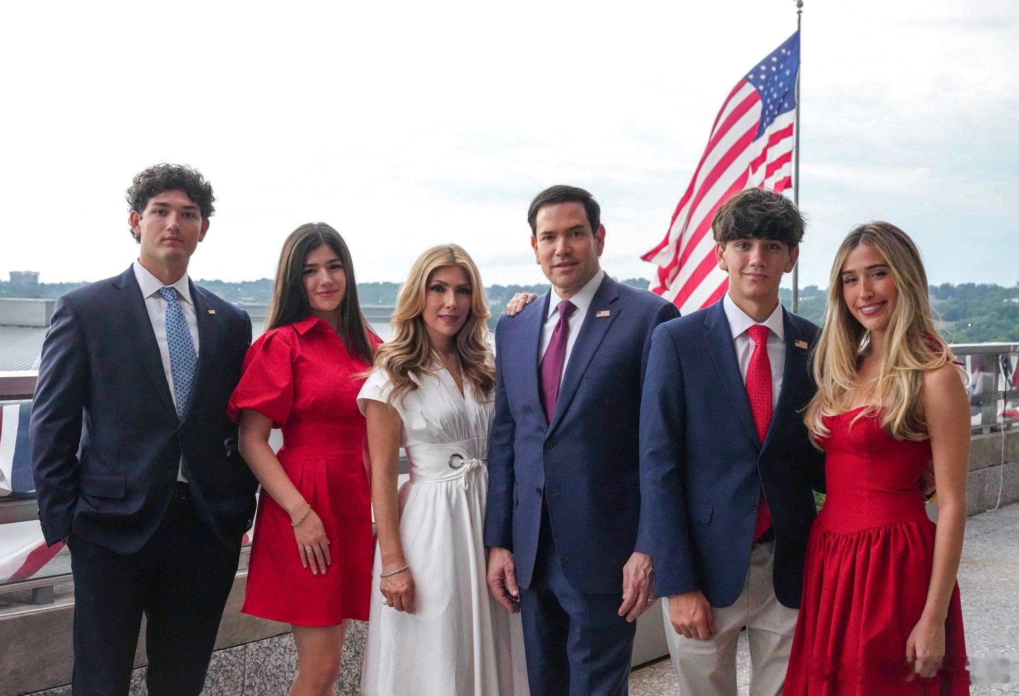 國務卿馬可·魯比奧（Marco Rubio）在X上發佈了全家福。魯彪的妻子珍妮特