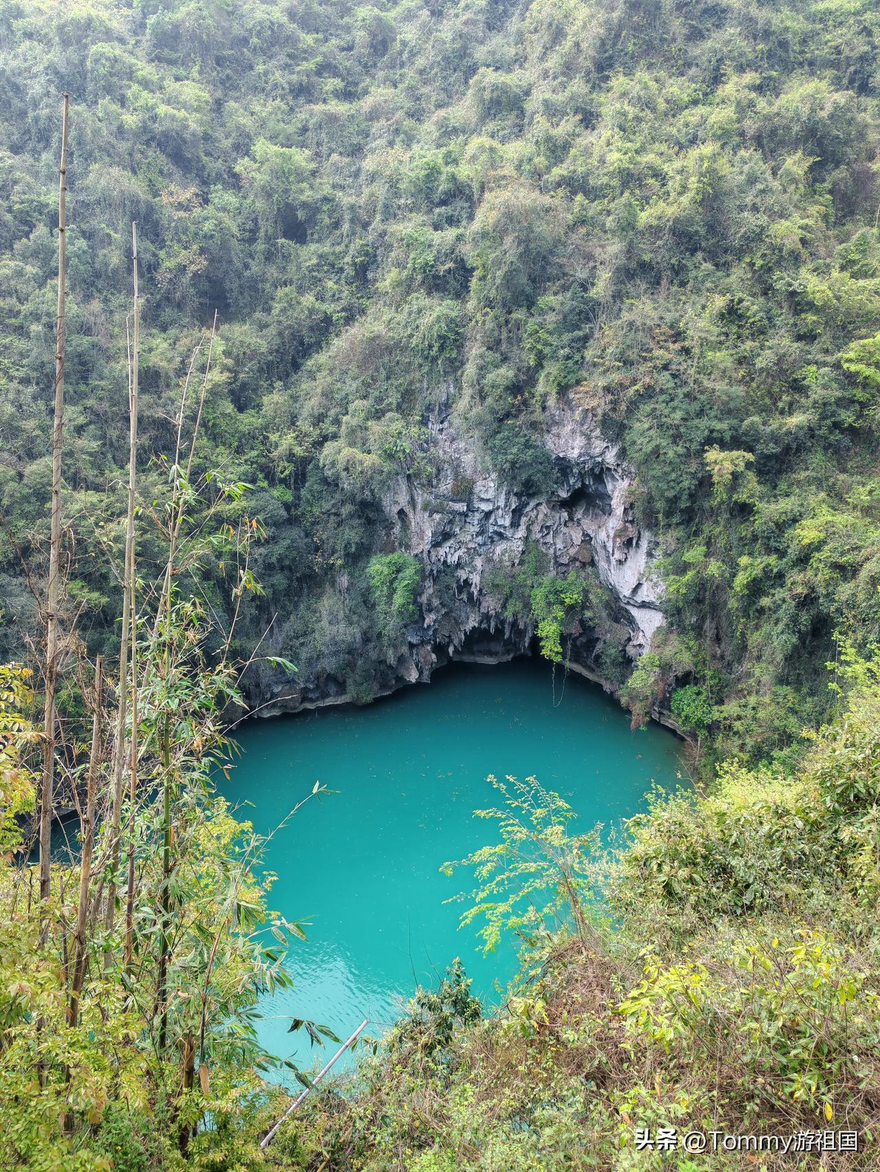 三门海山中探洞
    开着房车去流浪广西，到达河池三门海，第三站到三门海景区山