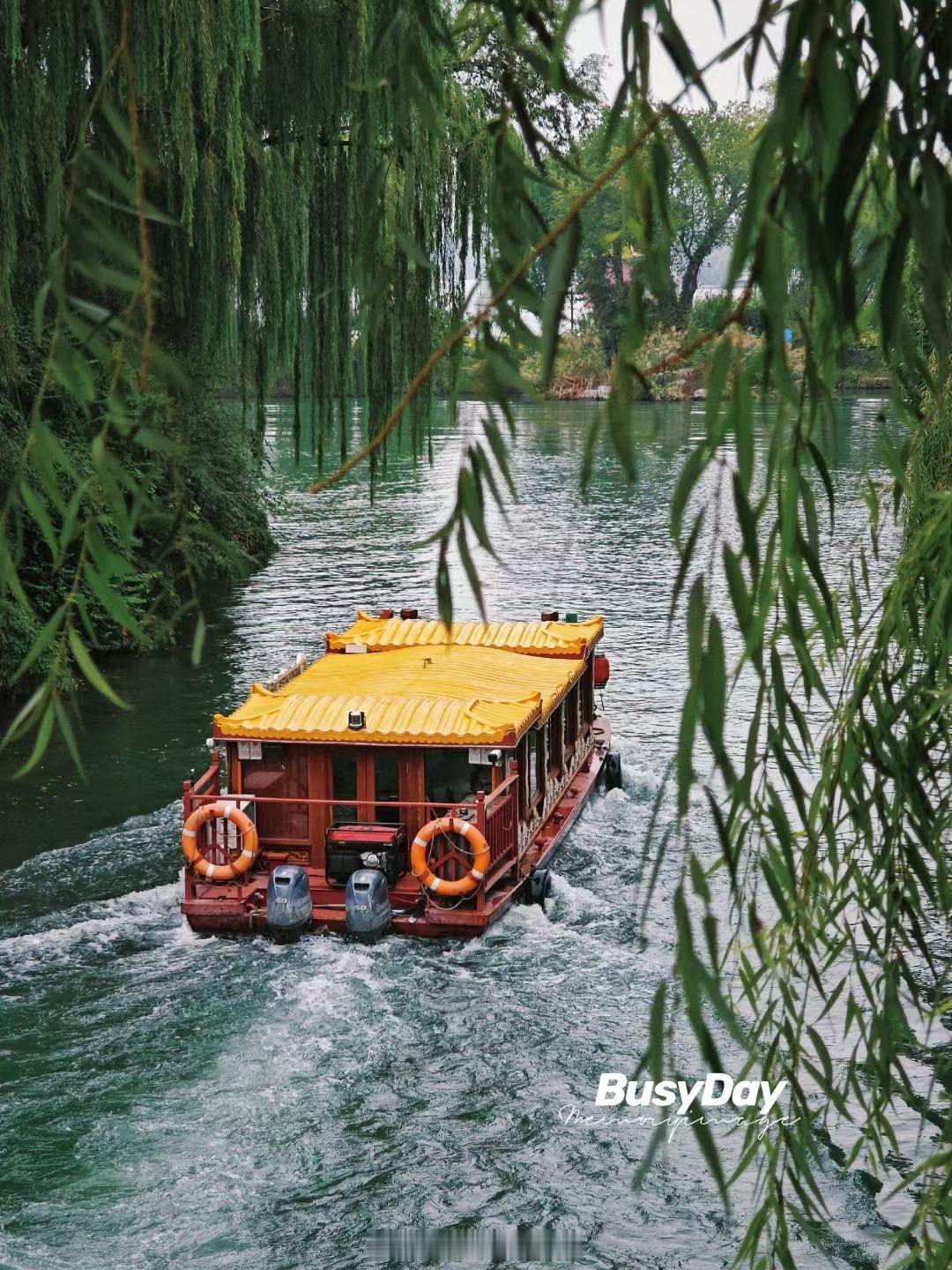 国庆长假后的大明湖太好拍了，连着拍了两天，超级出片[嘻嘻]  ​​​