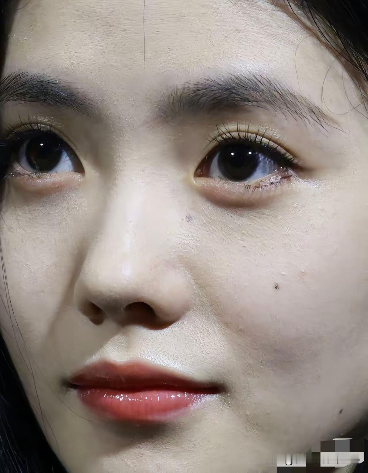 刘浩存
跟章子怡一个类型，眼睛灵动，有故事感，但没有章子怡精致完美