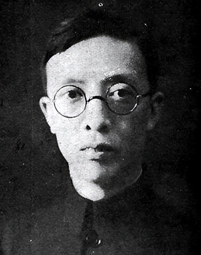 1947年，中统局长叶秀峰在看到报纸时，被一则广告吸引了注意力：“寻找银老太太！