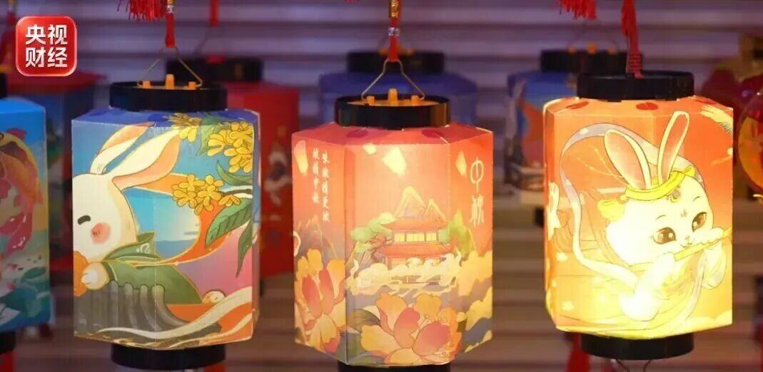 越南人中秋抢盘锦河蟹，六吨青蟹深夜飞抵南京
9月23日夜里11点，南京禄口机场生